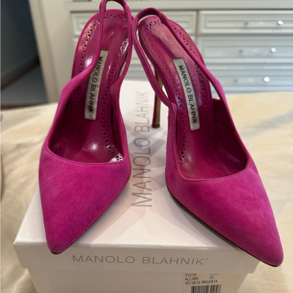 Hot pink suede Manolo Blahnik sling back heel size 5